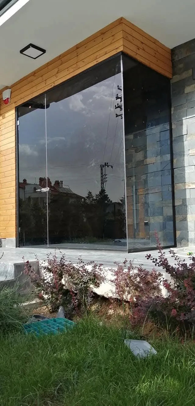 Çerçevesiz cam kapama uygulaması