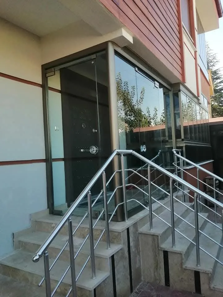Cam giriş yan görünüm